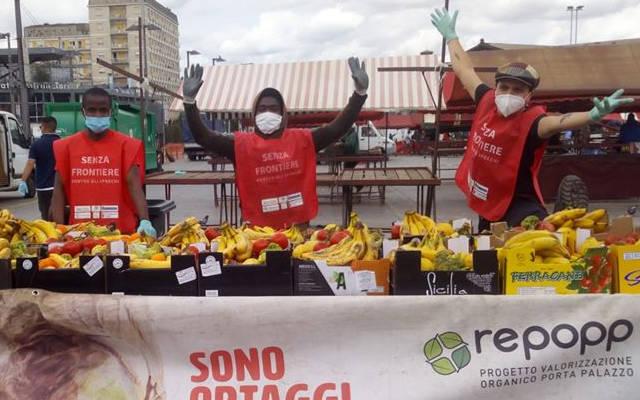 RePoPP, a Porta Palazzo la distribuzione delle eccedenze alimentari vince la prova del distanziamento sociale | VIDEO
