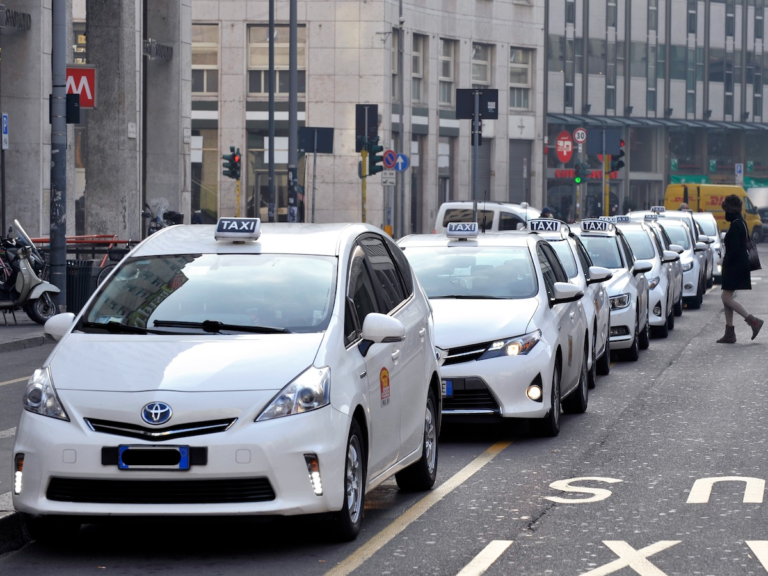 Milano, buoni taxi: 32mila voucher utilizzati in meno di 6 mesi