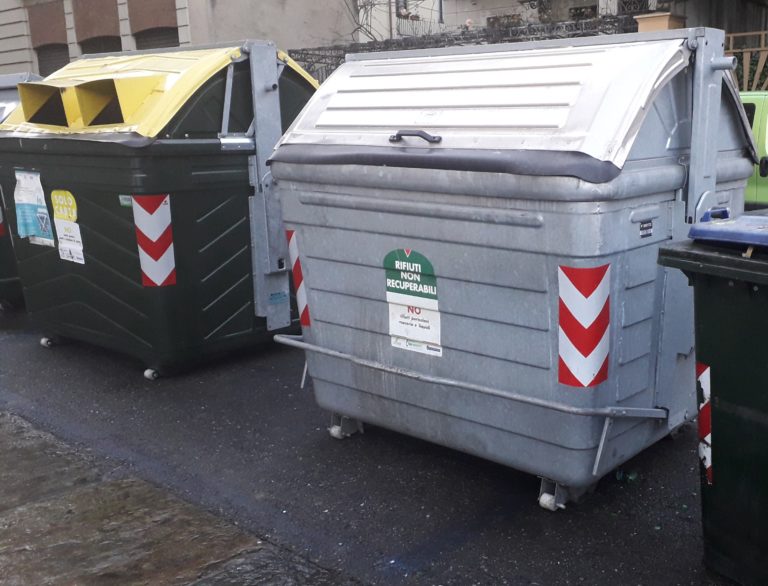 Rifiuti nella pandemia COVID: produzione e raccolta differenziata nel 2020 nella città metropolitana di Torino