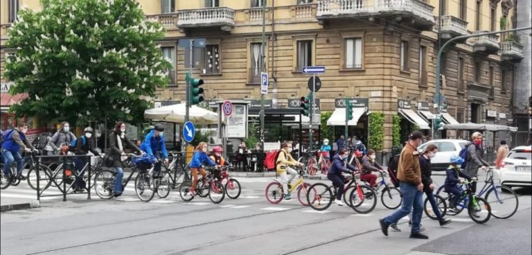 A Torino tutti a scuola in bicicletta! Venerdì 28 maggio torna il Bike to school