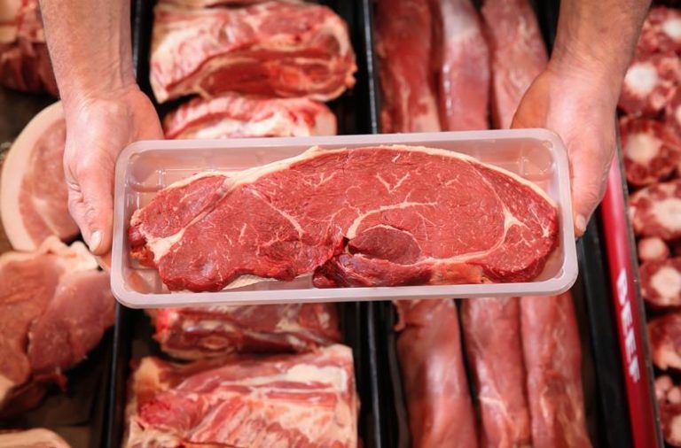 Alimentazione e clima: i numeri scioccanti del consumo di carne, tra i maggiori responsabili della crisi ecologica globale