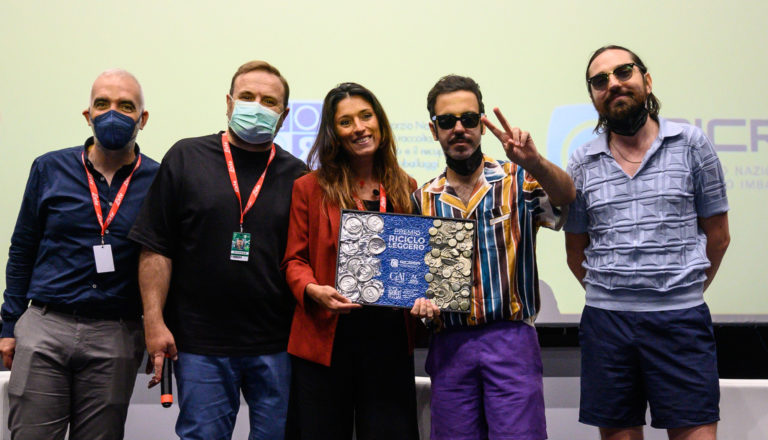 Giffoni: a Colapesce e Dimartino il Premio ‘Riciclo Leggero’ dai Consorzi Cial, Corepla e Ricrea