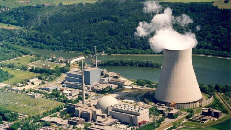 Tassonomia Europea, Commissione Ue conferma gas e nucleare: “Sono in linea con obiettivi climatici e ambientali”