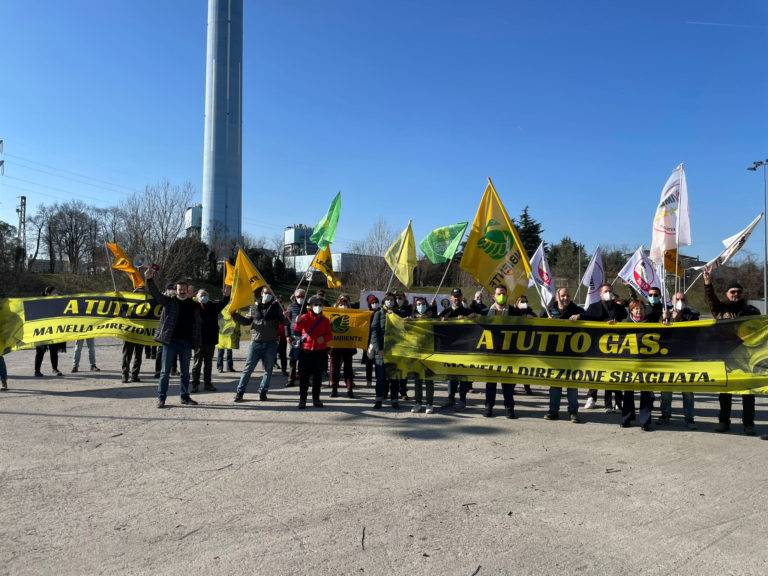 “A tutto gas. Contro le bufale fossili e nucleari”, sabato 12 febbraio centinaia di ambientalisti in piazza