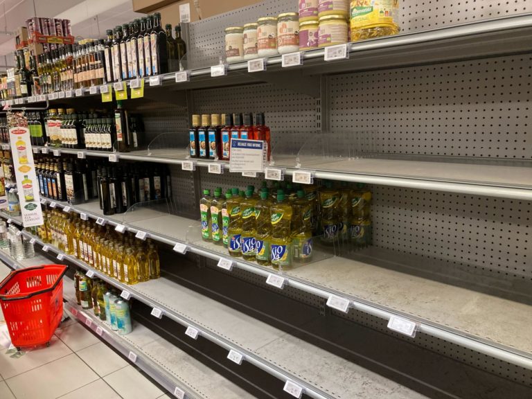 Cibo vs biocarburante, T&E: nel mezzo di una crisi globale l’Europa continua a bruciare migliaia di tonnellate di olio vegetale nei trasporti