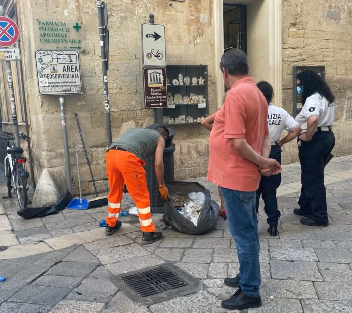 Lecce raccolta rifiuti centro storico