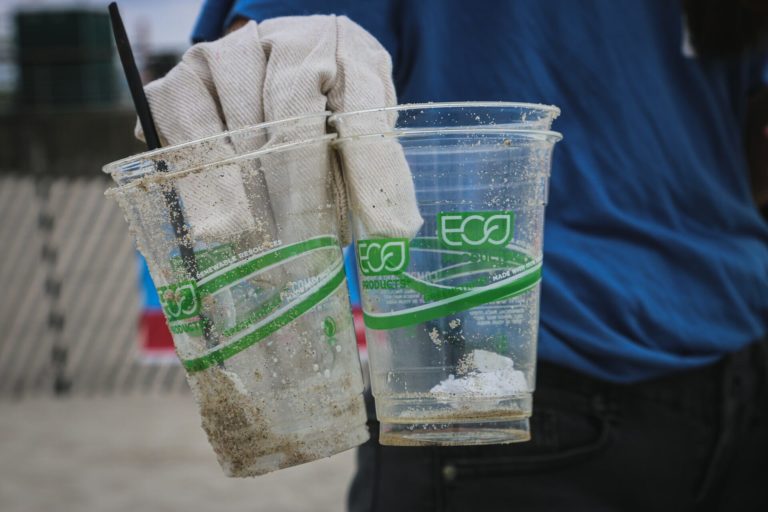 Regolamento imballaggi: lettera “incendiaria” a Ursula von der Leyen dall’industria delle bioplastiche