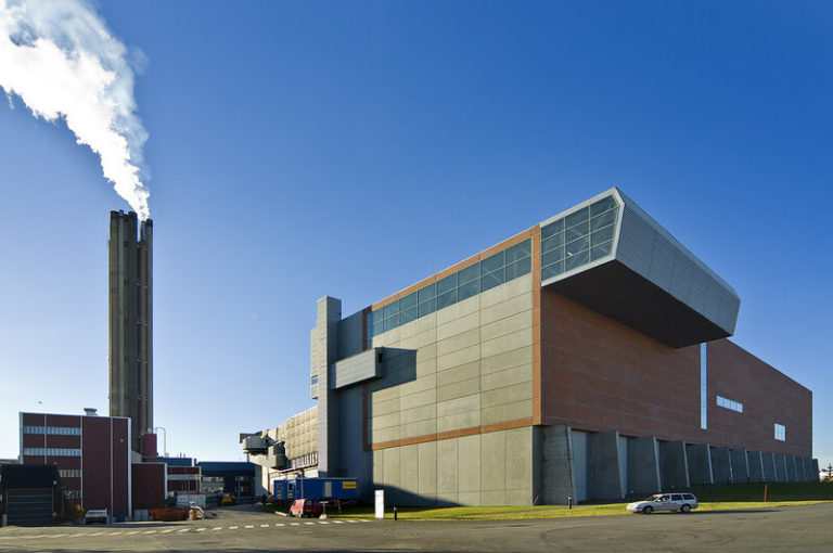 Clima, l’Ue accetta di espandere lo scambio di quote di emissione di CO2. Inclusi anche gli inceneritori