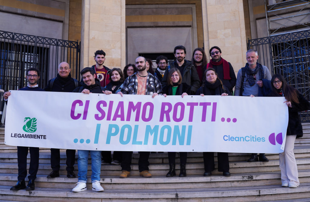 Ci siamo rotti i polmoni. No allo smog! Clean Cities Campaign Bari