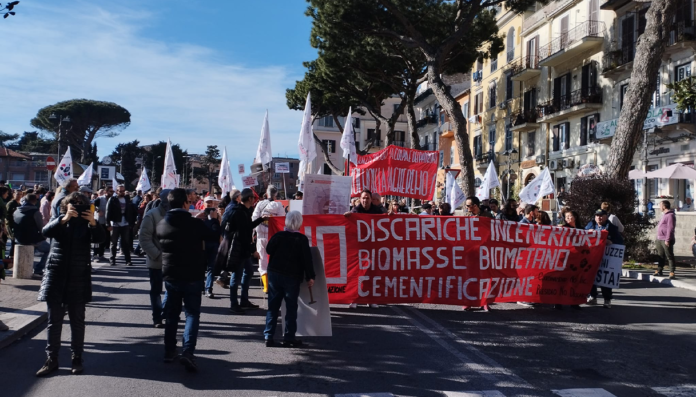 Inceneritore Roma bando di gara corteo inceneritore Roma Inceneritore di Roma