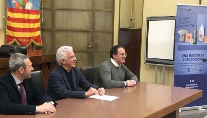 Salerno Pulita, in collaborazione con il Comune, ha introdotto un nuovo servizio, il "Centro raccolta mobile"