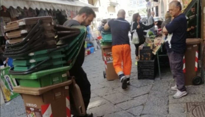 Rifiuti Napoli Est porta a porta