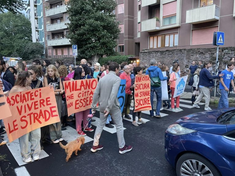 Milano, migliaia di persone in piazza al grido: “Basta morti in strada!”