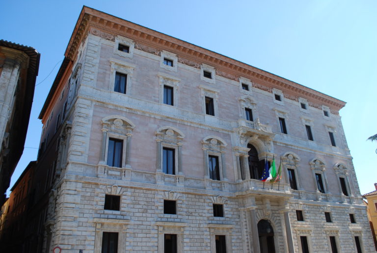 Umbria, approvato nuovo Piano Rifiuti: via libera all’inceneritore ma non si sa ancora dove