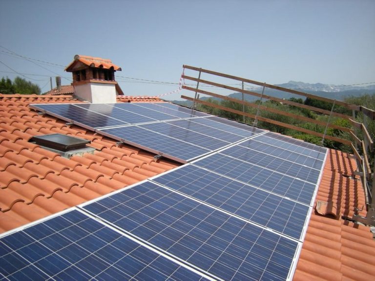Nel 2023 il solare Ue raggiunge 56 GW di nuova capacità: è record ma obiettivi rimangono lontani