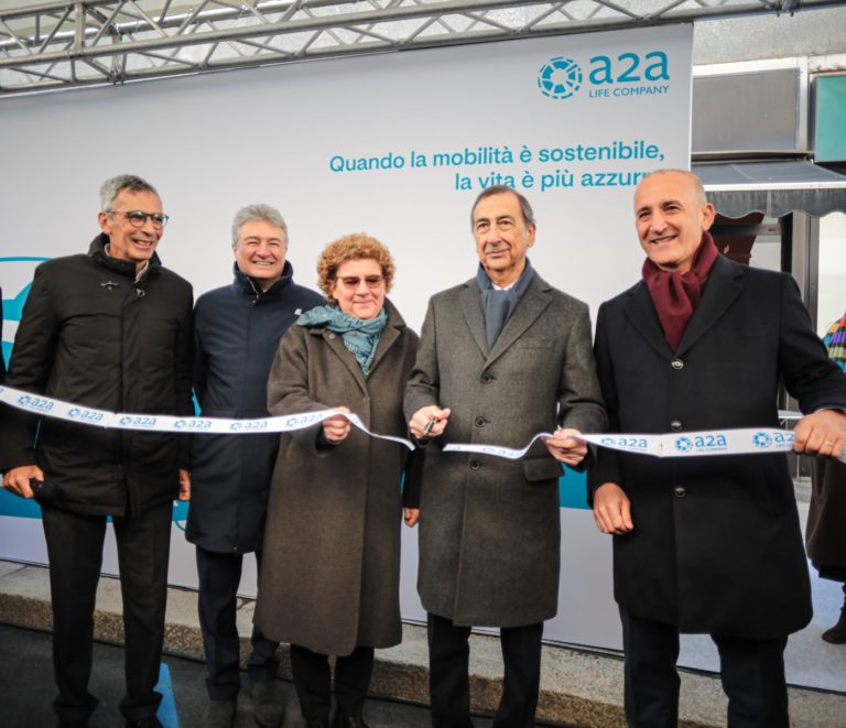 A Milano nuove colonnine a basso impatto per la ricarica dei veicoli elettrici, previsti 4.000 nuovi punti in 2 anni