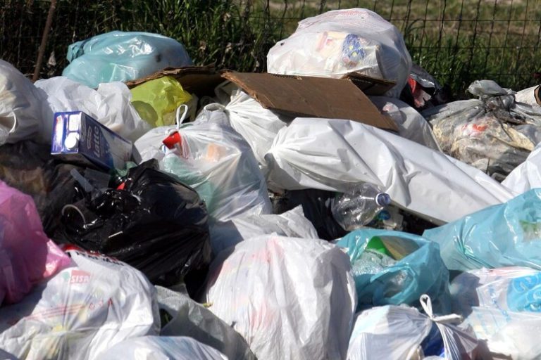 Abbandono rifiuti: nuove sanzioni nazionali, il sindaco di Catanzaro annuncia controlli più stringenti