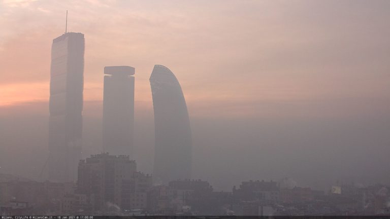 Qualità dell’aria, solo 7 Paesi al mondo rispettano i limiti dell’Oms sul Pm2.5