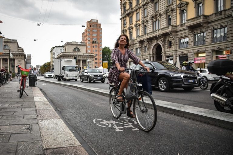 FIAB-ComuniCiclabili: 180 città insignite della bandiera gialla della ciclabilità italiana