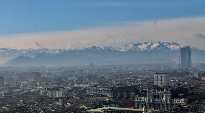 Torino, allerta smog: dal 1° al 5 gennaio stop ai diesel Euro 5 Torino causa legale smog Torino smog 1° 5 gennaio stop diesel Euro 5