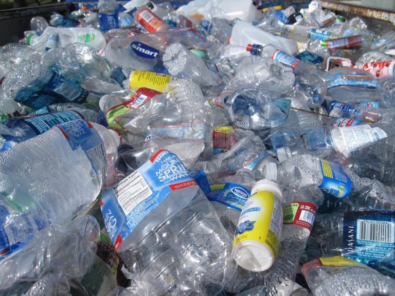 Ventidue CEO globali chiedono ai governi di arrivare a definire un trattato sull’inquinamento da plastica