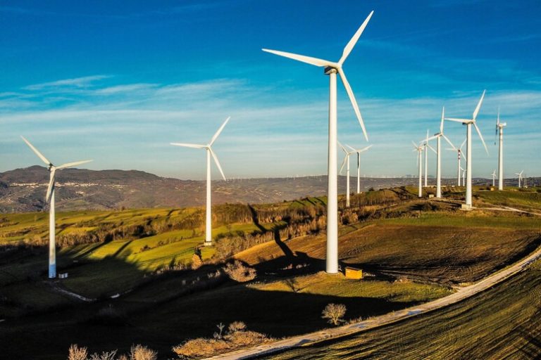 Analisi Enea 3° trimestre 2024: crescono rinnovabili e consumi, frena il calo delle emissioni