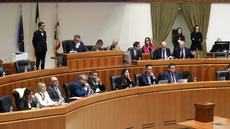 Sardegna approva Ddl aree idonee per le rinnovabili, Todde: “L’isola non si farà più calpestare”