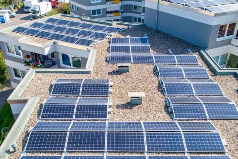 Rinnovabili, crescita record del solare: nel 2024 installati 600 GW mondiali, +33% sul 2023