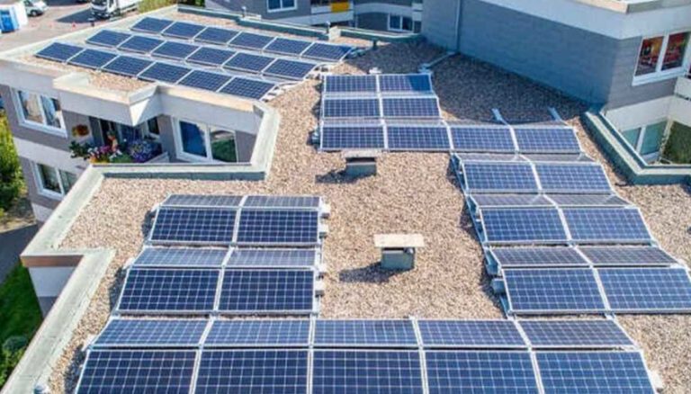 Comunità energetica Esquilino Roma Investire energia solare Comunità energetiche Emilia-Romagna Emilia-Romagna 15 milioni edifici pubblici sostenibili Green Energy Day 2026 Rinnovabili e cittadini prosumer: le proposte di Adiconsum in Senato Milano impianti fotovoltaici case popolari via Rilke Comunità energetiche ripristinare fondi PNRR CER Torino 4 milioni euro efficientamento energetico cinque scuole Comunità energetiche ENEA CNEL sostenibilità RAEE