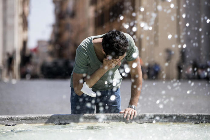 CALDO FINO A 40 GRADI, VENERDÌ 10 CITTÀ CON IL BOLLINO ROSSO