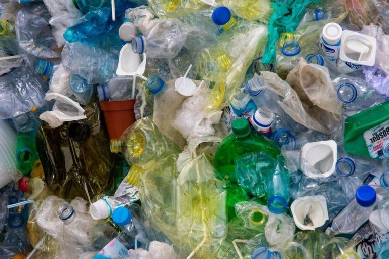 Crisi del riciclo della plastica, governo convoca un tavolo l’8 ottobre