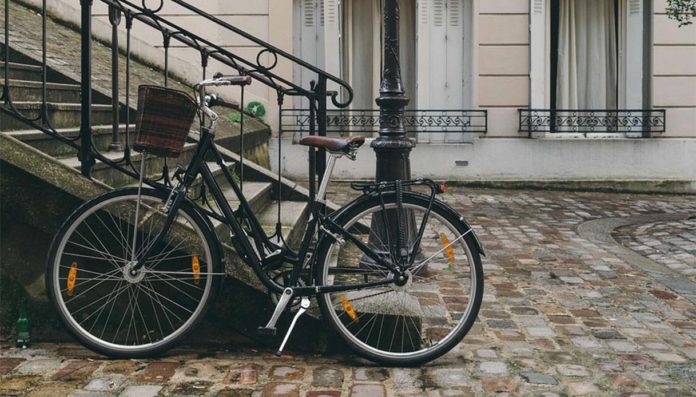 Bici legate pali multa Bici legate pali multa