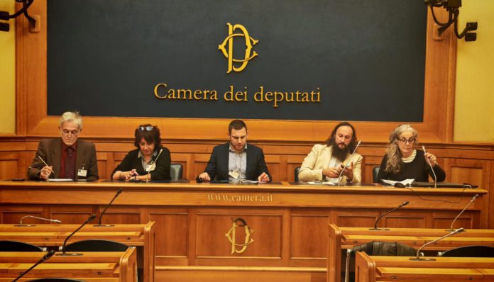 WhatsApp Image 2025-10-28 at 13.31.54 Camera 18.600 firme Stop disinformazione climatica