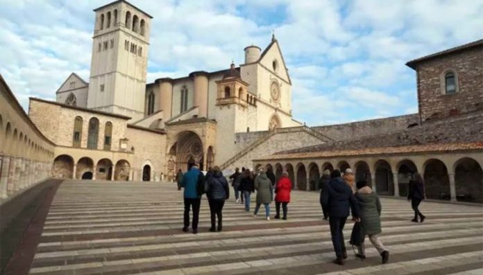 assisi manifesto economia universale diritti umani