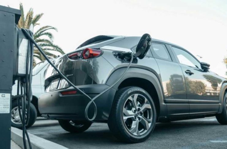 Auto elettriche Italia 70mila punti ricarica Mobilità elettrica scommessainfrastrutturale Roma 42 aree colonnine ricarica veicoli Mercato auto elettriche italiano oltre il 10%, ma il divario dai Paesi Ue resta ampio Auto elettriche, T&E: guidare un'auto elettrica costa la metà del diesel