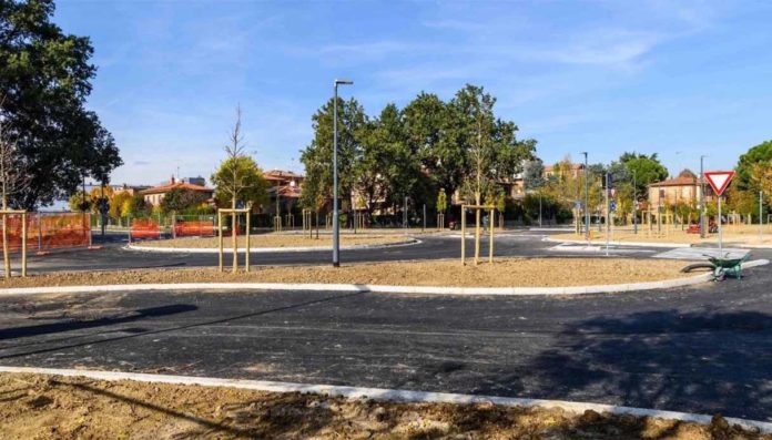 Bologna parcheggio Borgo Panigale Linea Rossa tram Bologna parcheggio Borgo Panigale Linea Rossa tram