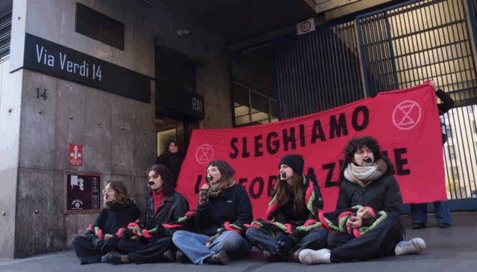 ER-Rai-Torino Extinction Rebellion blocca l’ingresso Rai a Torino: “Sleghiamo l’informazione”