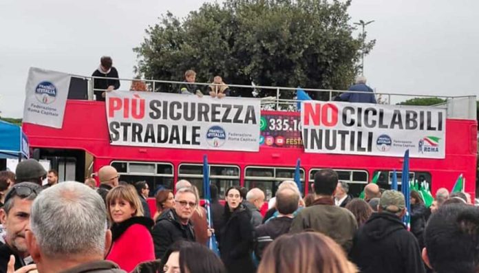 Roma corteo auto ciclabili Roma corteo auto ciclabili