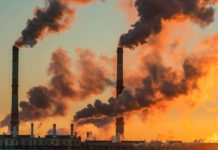 Greenpeace: “Governi facciano pagare le aziende responsabili della crisi climatica” crisi climatica aziende fossili