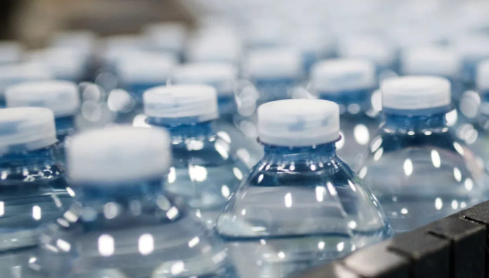 bottiglie plastica (1) riciclo plastica crisi