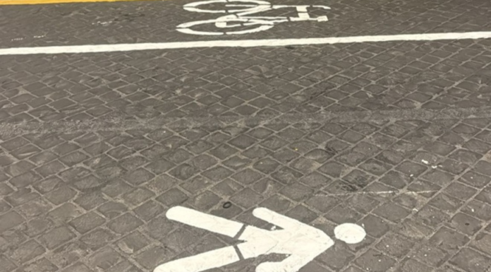 Roma, Fori Imperiali: nuova corsia ciclabile bidirezionale Roma, Fori Imperiali: più spazio a pedoni e ciclisti