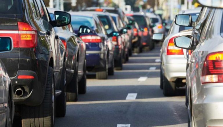 Smog a Torino, scatta il livello arancio: stop ai veicoli Euro 5 Auto 2026 Euro 7 benzina diesel traffico merci aree urbane Torino limitazioni traffico semaforo antismog 21 gennaio Smog in Emilia Romagna, stop diesel Euro5 in 4 province Lombardia 5 marzo stop misure antismog Lombardia 3 giugno bando veicoli inquinanti