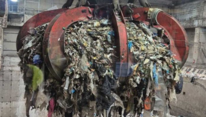 Inceneritore di Acerra: il 70% dei rifiuti sono plastica, carta e tessili
