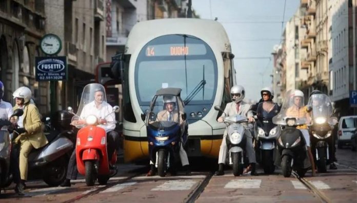Milano Area B C stop moto Euro 2-3 rinviato 1 ottobre 2027