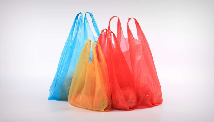 Napoli sequestro 2 quintali shopper illegali Napoli sequestro 2 quintali shopper illegali Shopper illegali, nel 2025 cala al 23% la quota dei sacchetti non conformi