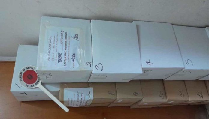 Sequestrati a Napoli due quintali di shopper illegali