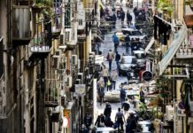 In città la mobilità sostenibile italiane è sinonimo di disuguaglianza, il caso Napoli