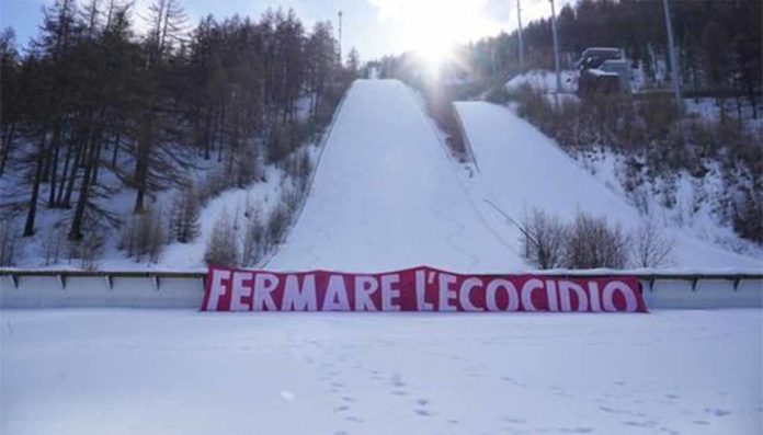 fermare ecocidio pragelato striscione extinction rebellion