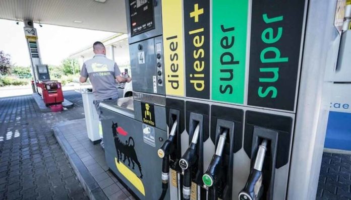 Conflitto Medio Oriente- automobilisti europei spenderanno 150 milioni di euro in più al giorno