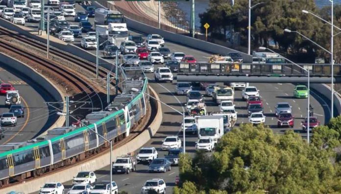 Lavorare da casa e rallentare alla guida- le misure Iea per i prezzi del petrolio in aumento Lavorare da casa e rallentare alla guida- le misure Iea per i prezzi del petrolio in aumento